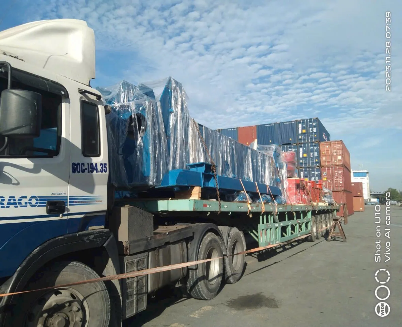 Industrial equipment secured on a trailer for project-cargo transport